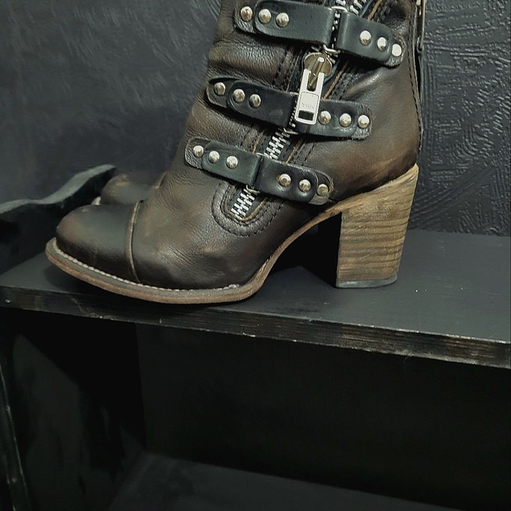 Freebird boots. Freebirds black, worn 5 times. Size 7